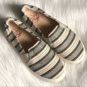 roxy jasper slip on